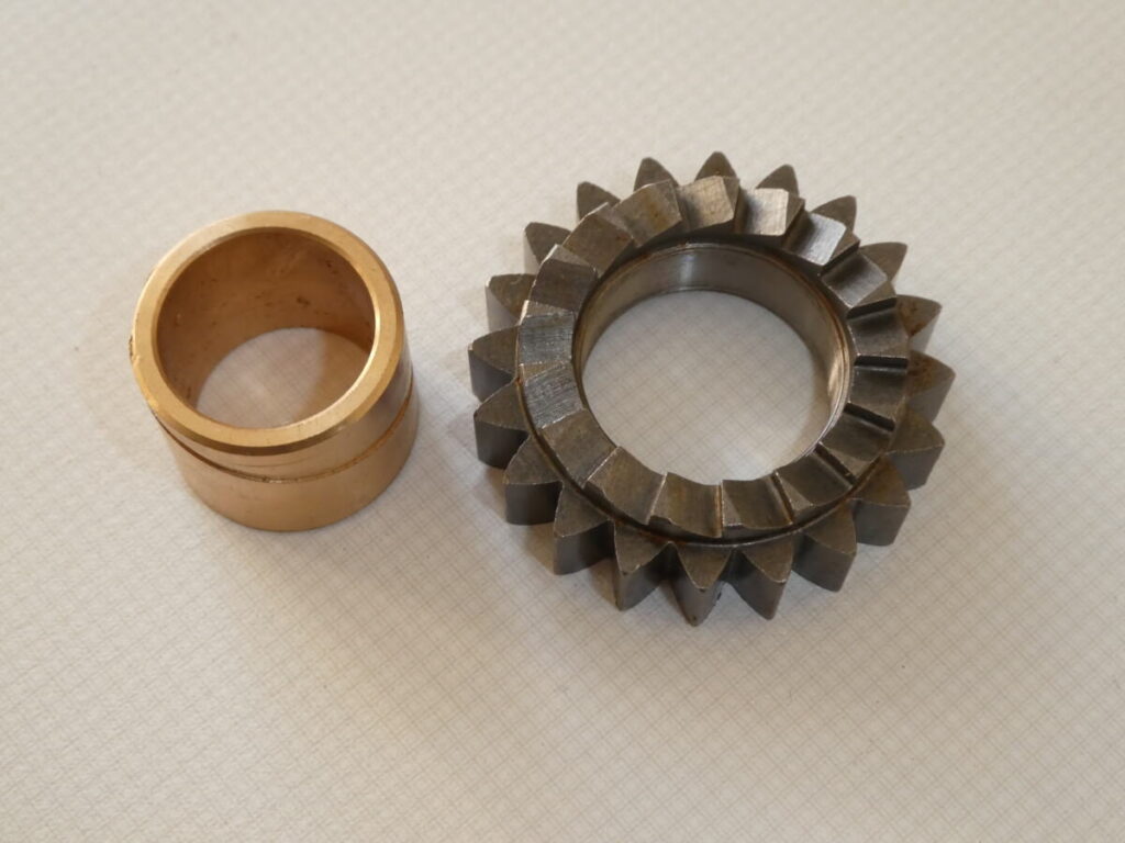 kickst.ratchet pinion A50/ A65 c/w bush De Groot BSA