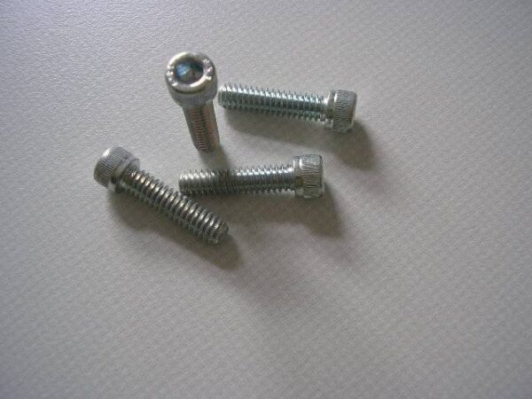 1/4x 1" inbusbouten UNC/Whithworth (4)